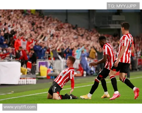 曼联足球球星扑克牌全景展示重现红魔传奇人物与经典时刻